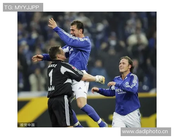 沙尔克04遭遇德甲连败,客场不敌法兰克福,保级压力骤增 沙尔克04遭遇德甲连败,客场不敌法兰克福,保级压力骤增