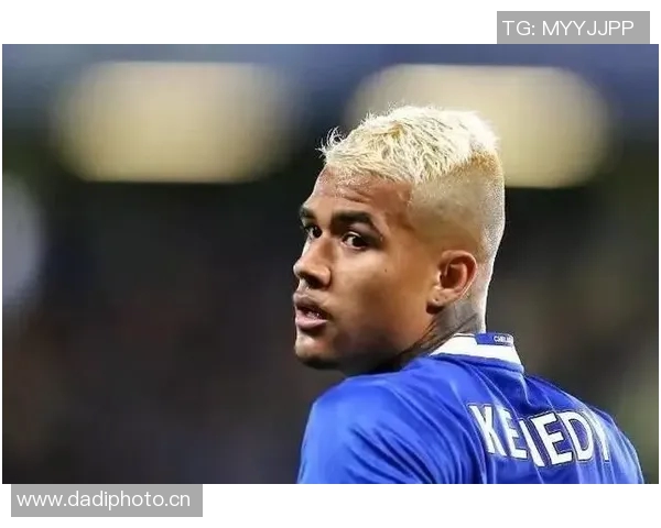 沙尔克04主场混乱：球迷事件引发安全警示