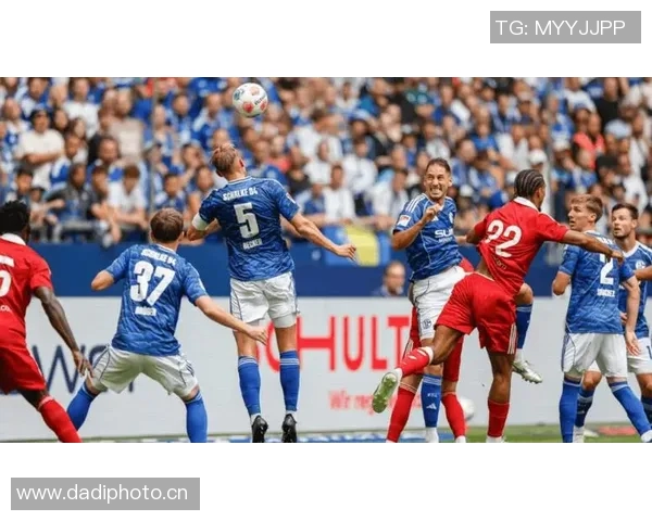 沙尔克04主场遭逆转，主帅承受来自球迷的巨大压力